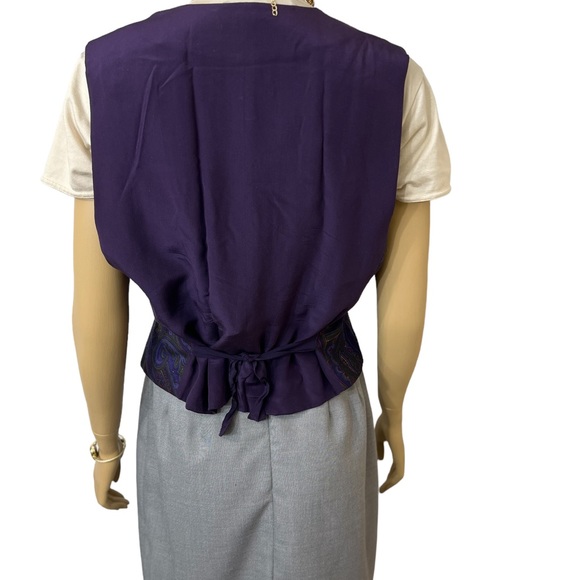 Ellen Tracy Purple Paisley Vest Size 8 Two Button Closure & A Silk Strap In Back - Picture 4 of 9